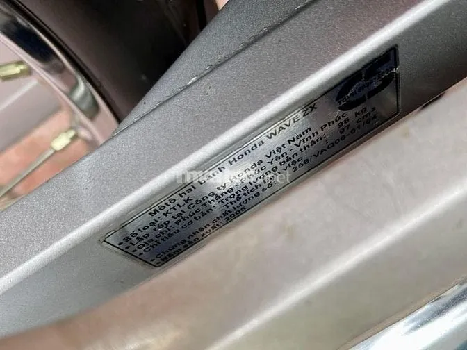 Thông số kỹ thuật cơ bản được in trên khung sườn, hỗ trợ kiểm tra nguồn gốc xe Wave ZX