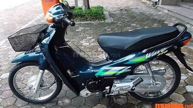 Xe Wave cũ đời đầu tại Đà Nẵng, minh họa dòng xe Wave Alpha và Wave S tiết kiệm xăng, phục vụ nhu cầu đi lại phổ thông