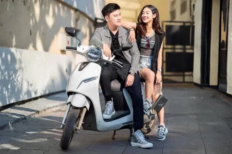 Tổng quan về thiết kế đèn pha và mặt đồng hồ của VinFast Klara Neo