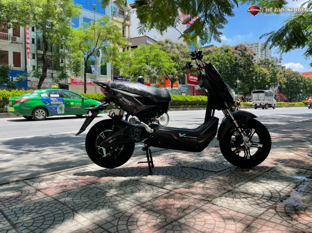 Lau Rửa Xe Máy Sau Khi Sử Dụng Xăng Dầu Để Áp Dụng Cách Tẩy Nhựa Đường Dính Trên Xe Máy Hiệu Quả