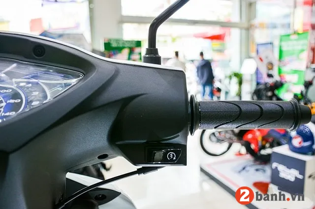 Công tắc đèn pha trên Wave Alpha 2025 đã được loại bỏ theo quy định mới