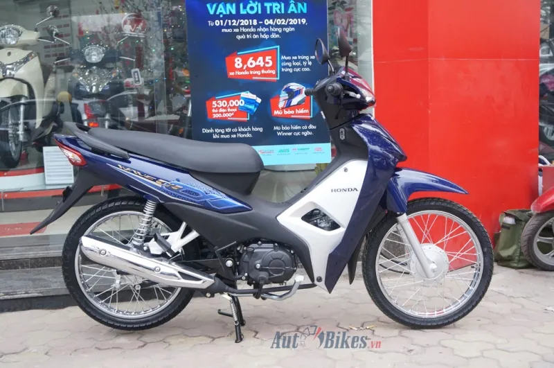 Kiểm tra Honda Wave Alpha 2019 màu trắng đã qua sử dụng cẩn thận