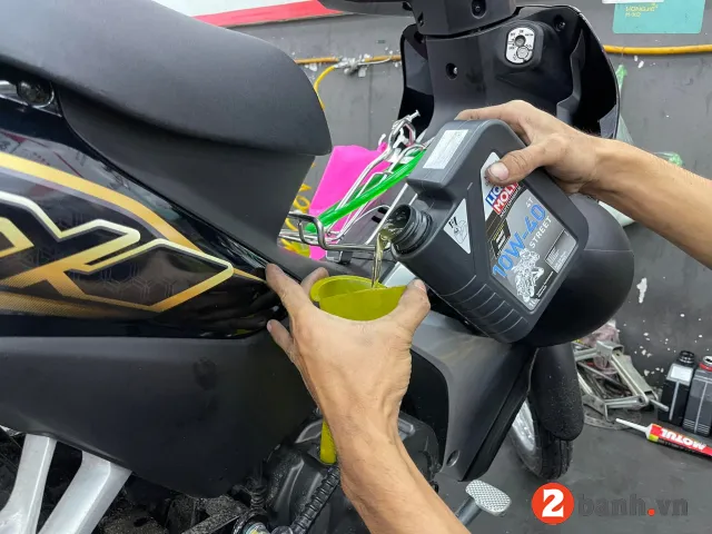 Các loại dầu nhớt chính hãng dành cho xe Wave, tối ưu hóa hiệu suất vận hành của động cơ.