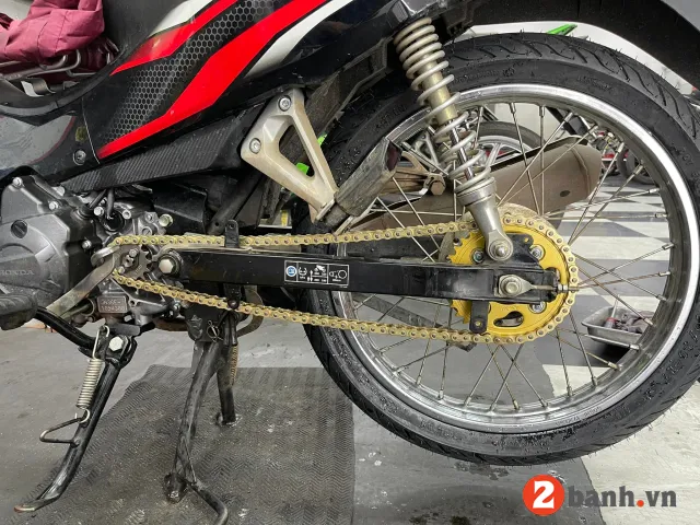 Bộ nhông sên dĩa độ cho Honda Wave, đảm bảo truyền động mượt mà và bền bỉ trong điều kiện vận hành khắc nghiệt.