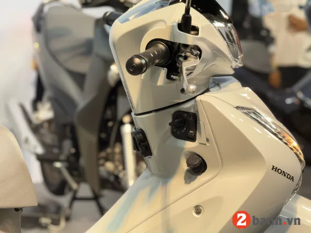 Chi tiết phanh trước đĩa, phanh sau tang trống kết hợp hệ thống CBS trên Wave 125i Thái