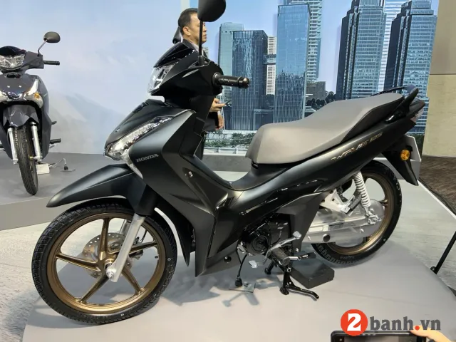 Chi tiết thiết kế phần đầu của Wave 125i Thái, đèn pha LED hiện đại