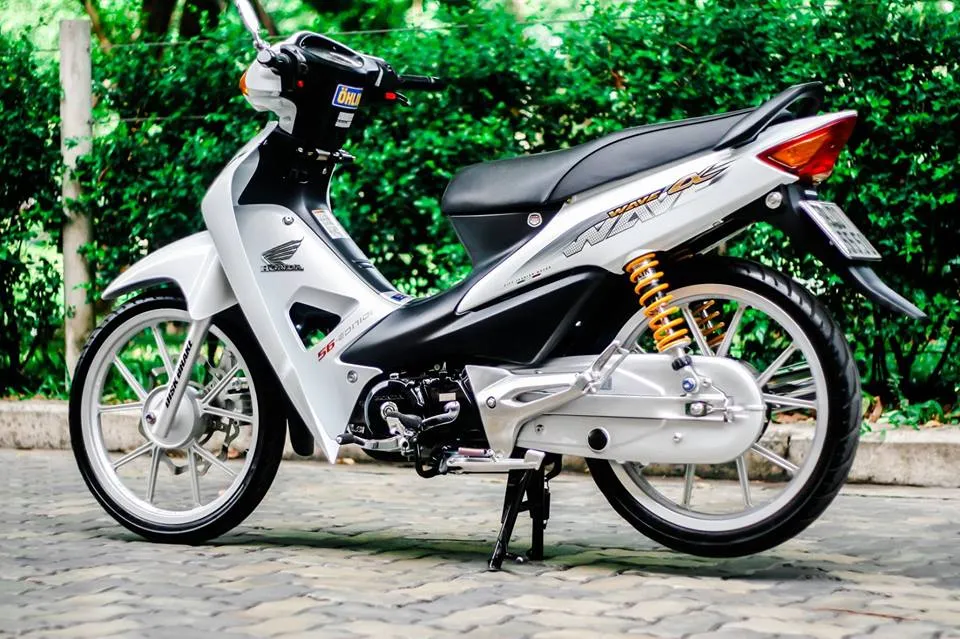 Wave Alpha trắng 2023 độ mâm và phanh, giữ vẻ ngoài thanh lịch