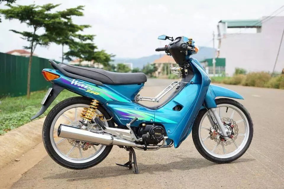 Wave độ màu xanh, nhấn nhá bằng ốc và chi tiết mạ chrome