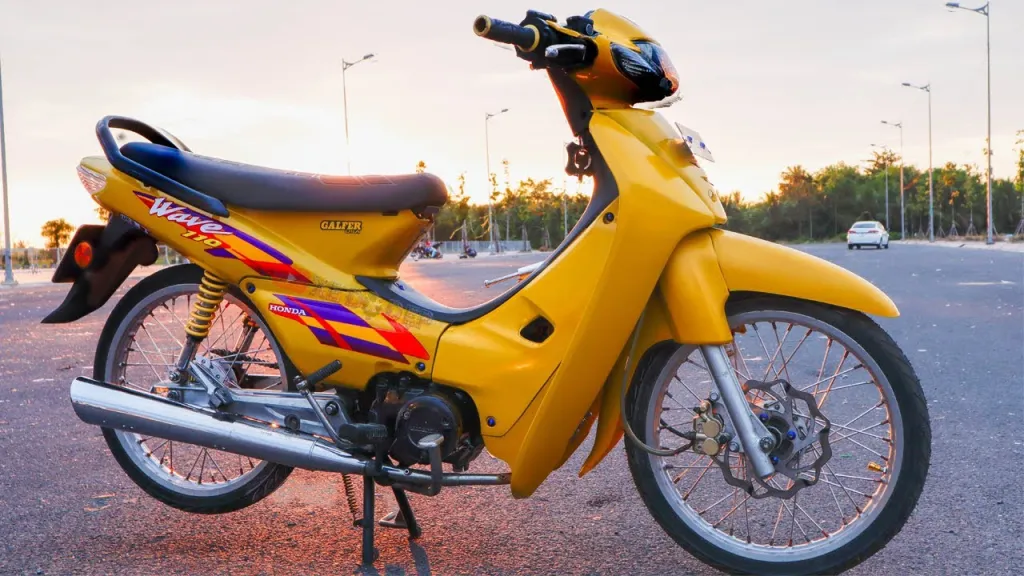 Wave Alpha màu vàng chanh độ kiểng, sử dụng mâm Racing Boy