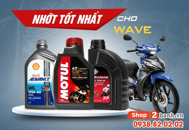 Một chiếc xe Honda Wave đang được chăm sóc và đổ dầu nhớt mới chất lượng cao