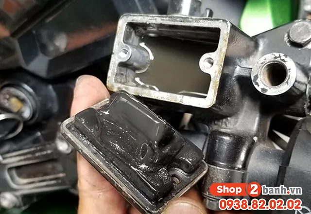 Cách thay dầu thắng đĩa xe máy không cần xả gió nhanh nhất - 2