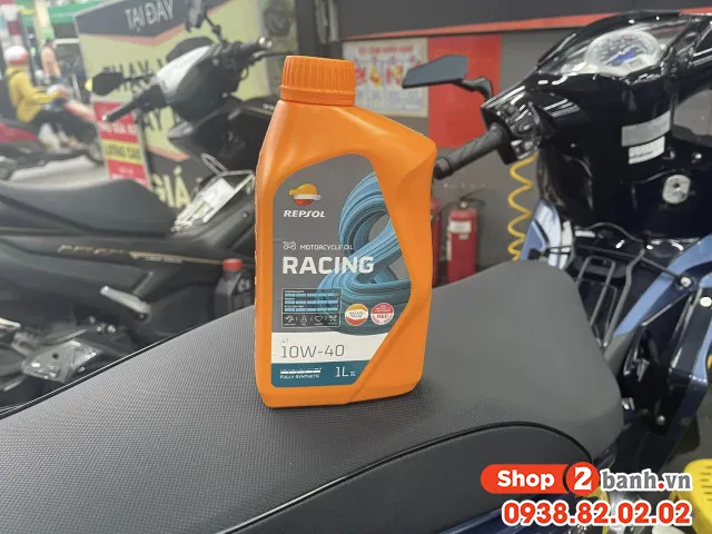 Chai dầu nhớt Repsol Moto Racing 10W40 4T, sản phẩm dầu tổng hợp 100% từ kinh nghiệm đua xe