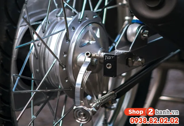 Kiểm tra lò xo hồi vị và trục cam đẩy má phanh sau trên xe Wave, các chi tiết quan trọng khi thay bố thắng sau.