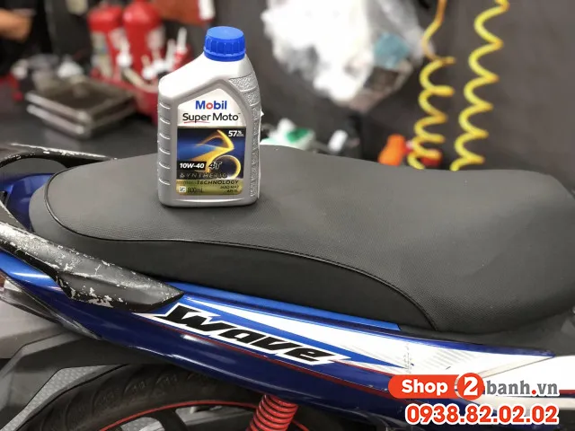 Chai dầu nhớt Mobil 1 Racing 4T 10W-40, một lựa chọn tối ưu cho việc thay dầu xe wave