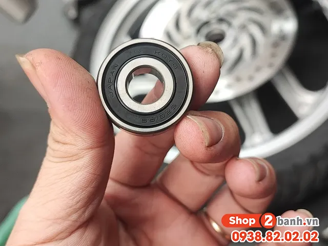 Quy trình tháo và lắp bạc đạn bánh xe trước Wave RSX tại trung tâm bảo dưỡng xe máy