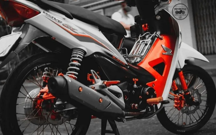 cận cảnh chi tiết máy và ốc kiểng