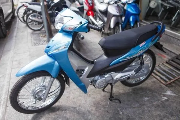 Chi tiết động cơ xe máy 50cc, tập trung vào thiết kế nhỏ gọn và dễ bảo trì của các dòng Wave 50cc phổ biến