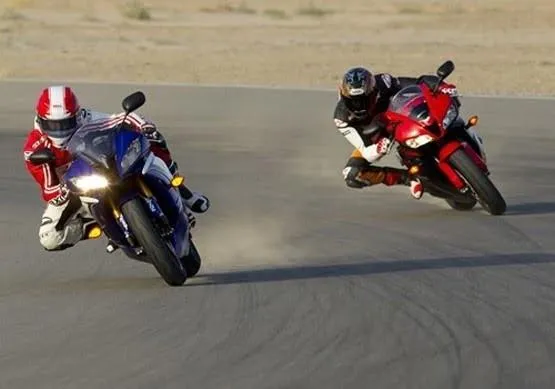 Kỹ thuật nghiêng trong xe để vào cua an toàn