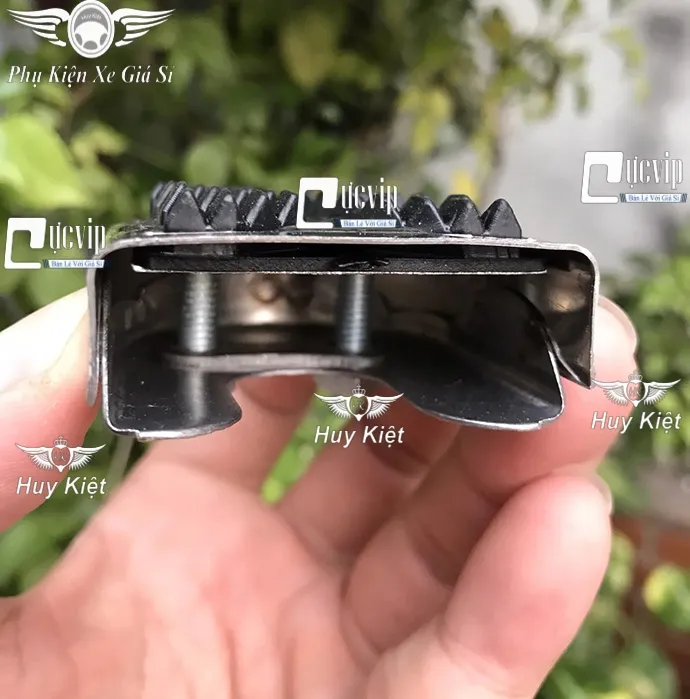 rổ xe wave nhỏ nhìn từ góc nghiêng, thể hiện thiết kế sang trọng