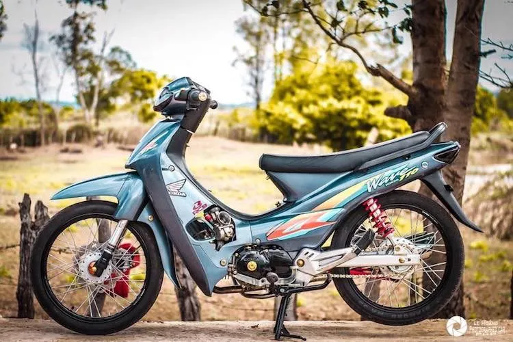 Honda Wave thái: Với thương hiệu Honda, chiếc Wave Thái được đánh giá là một trong những mẫu xe chất lượng và đẳng cấp nhất hiện nay. Thiết kế đơn giản nhưng không kém phần tinh tế, cùng với những đường nét mạnh mẽ, chiếc xe này chắc chắn sẽ làm hài lòng bất kỳ người khó tính nhất. Hãy thưởng thức hình ảnh của chiếc xe này để cảm nhận rõ hơn.