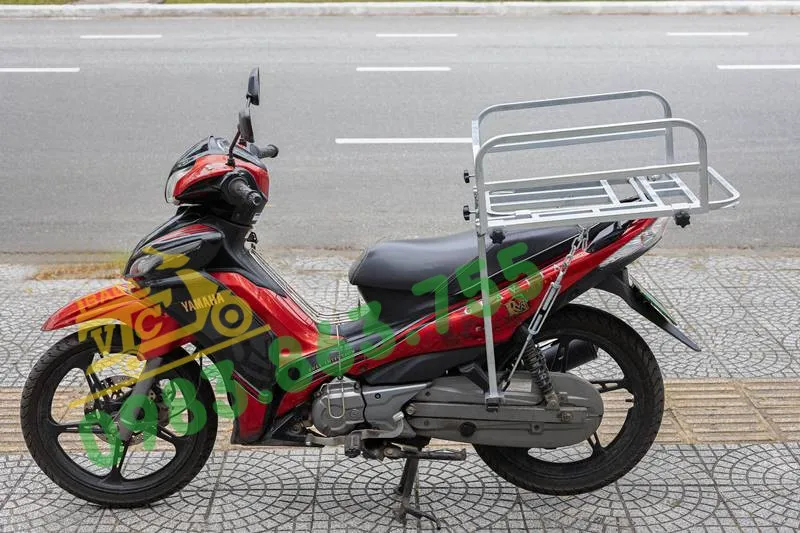 Mẫu baga chuyên chở nước suối và chậu cây cho xe Wave, giúp cố định hàng hóa nặng, giải quyết bài toán tải trọng xe