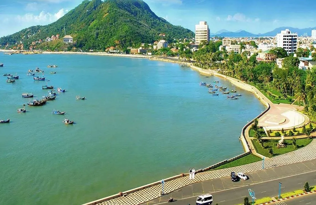 Bãi Trước Vũng Tàu là khu vực lý tưởng để ngắm hoàng hôn và là điểm xuất phát khám phá trung tâm thành phố