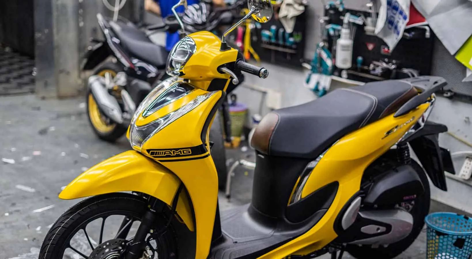 Màng decal đổi màu xe máy chỉ có tác dụng thay đổi ngoại hình, không chống trầy xước