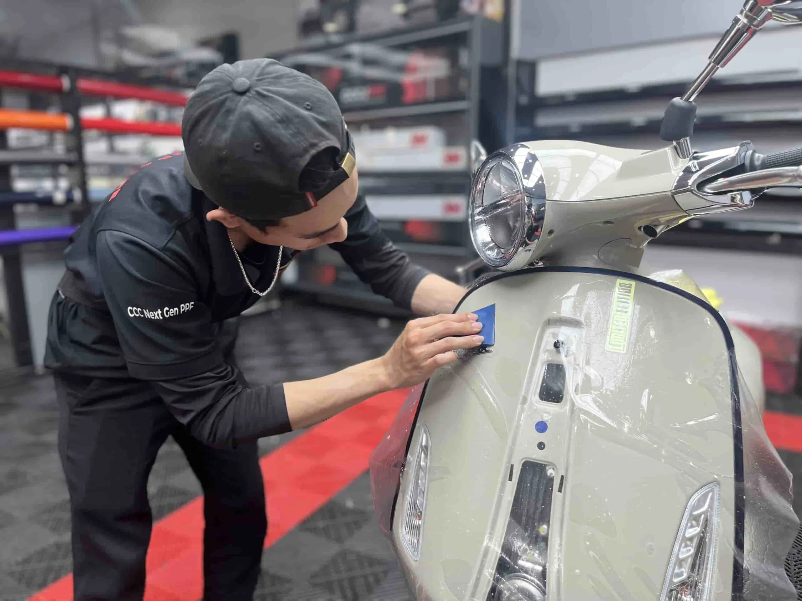 Dịch vụ dán PPF xe máy Vespa 2024 sử dụng vật liệu TPU cao cấp
