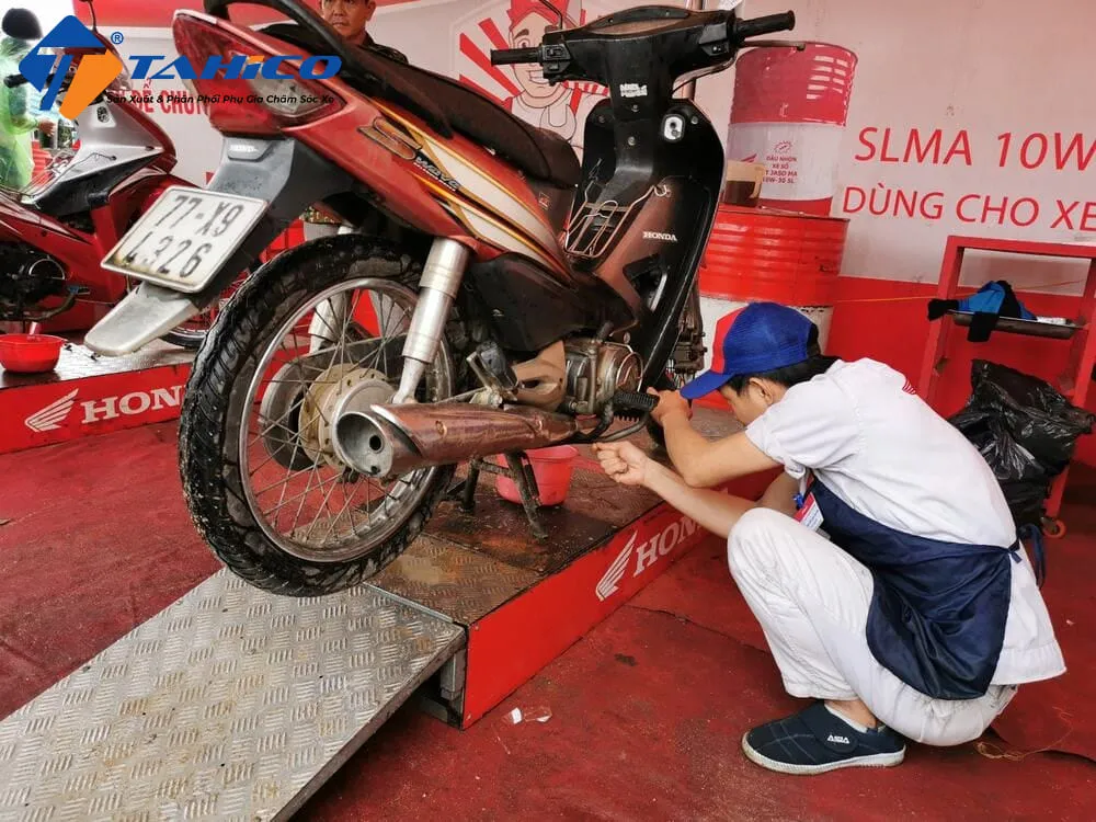 chuyên gia bảo dưỡng xe wave 50cc giúp tiết kiệm xăng và tăng tuổi thọ động cơ