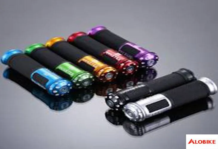 Bao tay độ xe Wave Alpha màu đen, với thiết kế gai giúp tăng độ ma sát và cảm giác lái êm ái