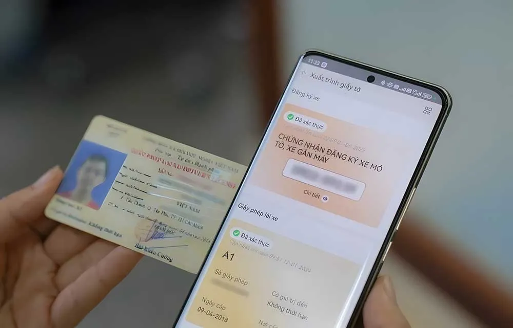 Tầm quan trọng của việc đồng bộ thông tin bằng lái xe trên ứng dụng VNeID và bản cứng theo quy định giao thông