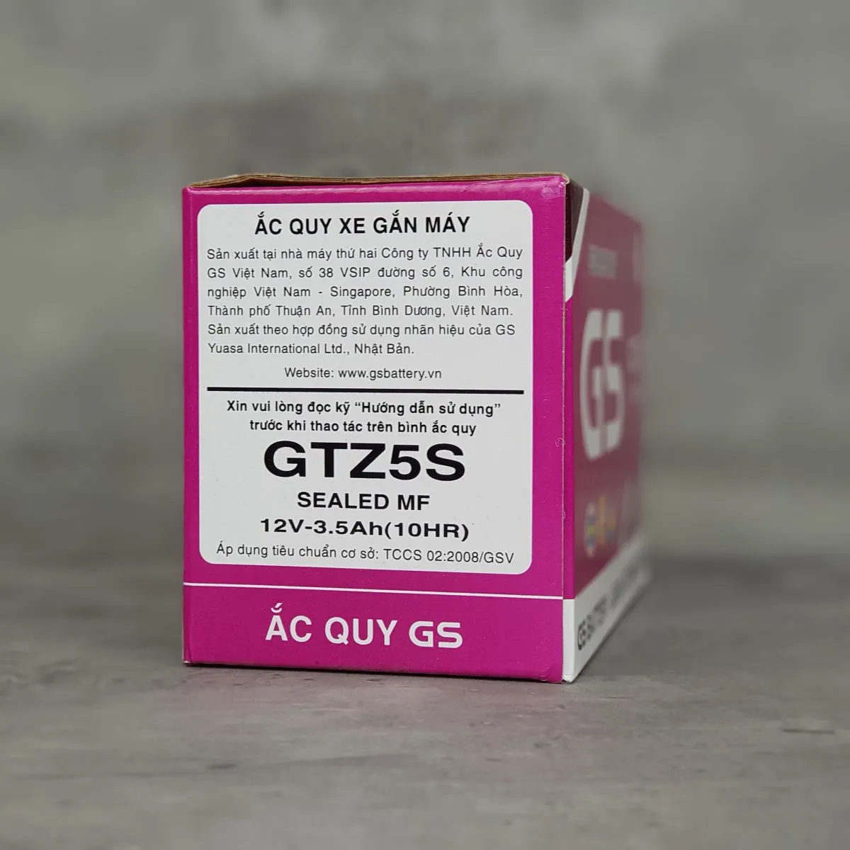 Tem chống hàng giả và logo GS của bình ắc quy xe máy