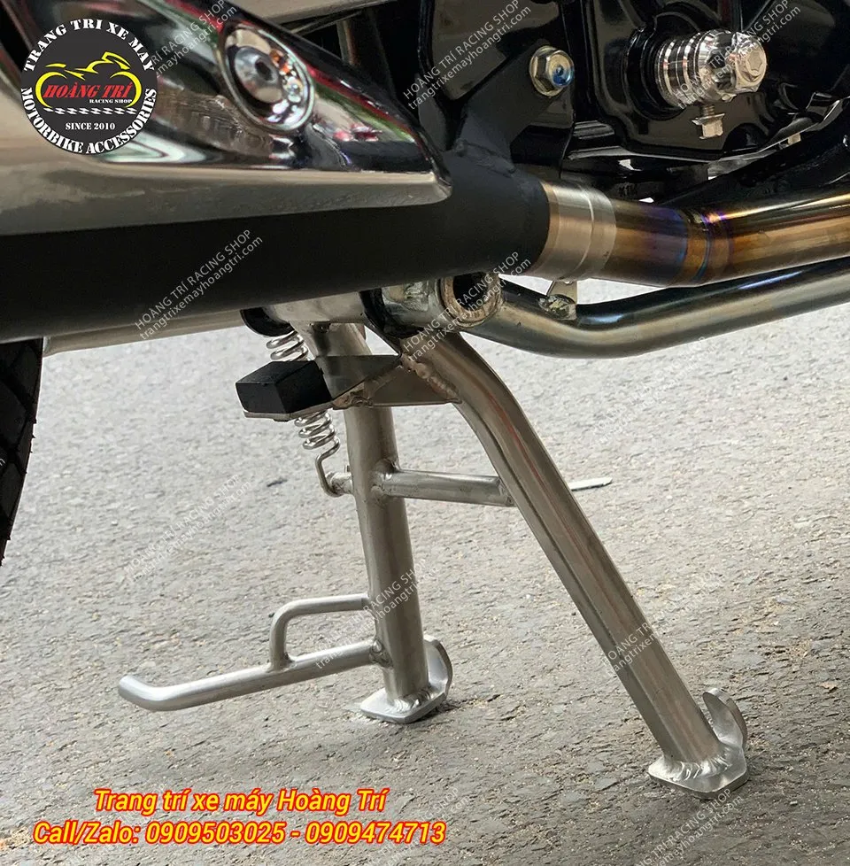 Chân chống đứng inox sáng bóng tăng vẻ ngoài cuốn hút và nổi bật cho xe