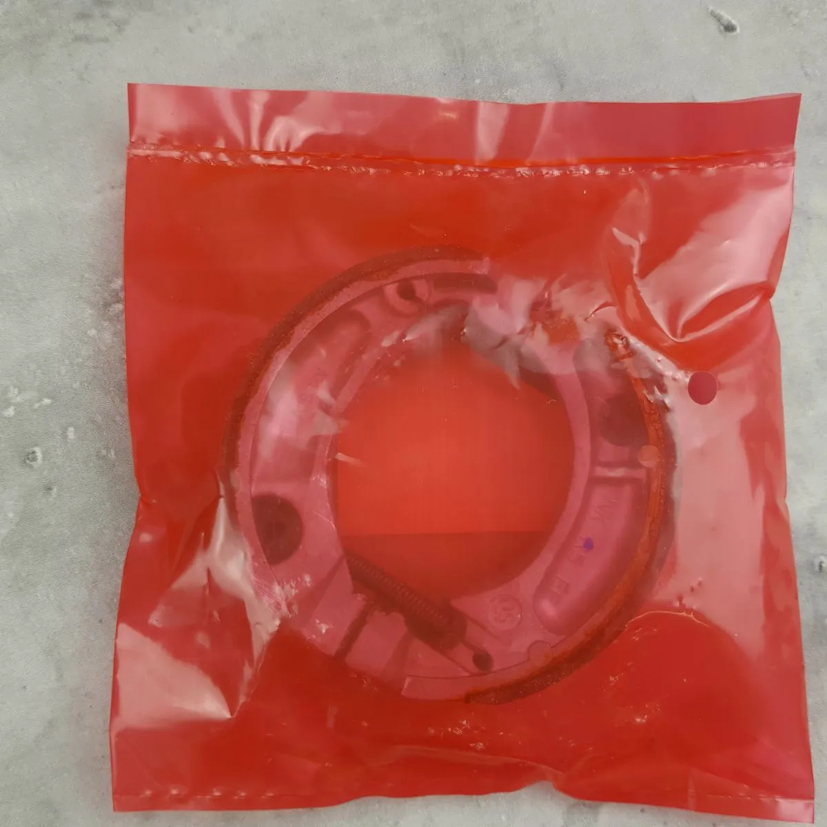 Thông số kỹ thuật chi tiết in trên vỏ hộp bố thắng sau xe Wave Alpha chính hãng, ảnh hưởng đến giá bố thắng xe Wave.