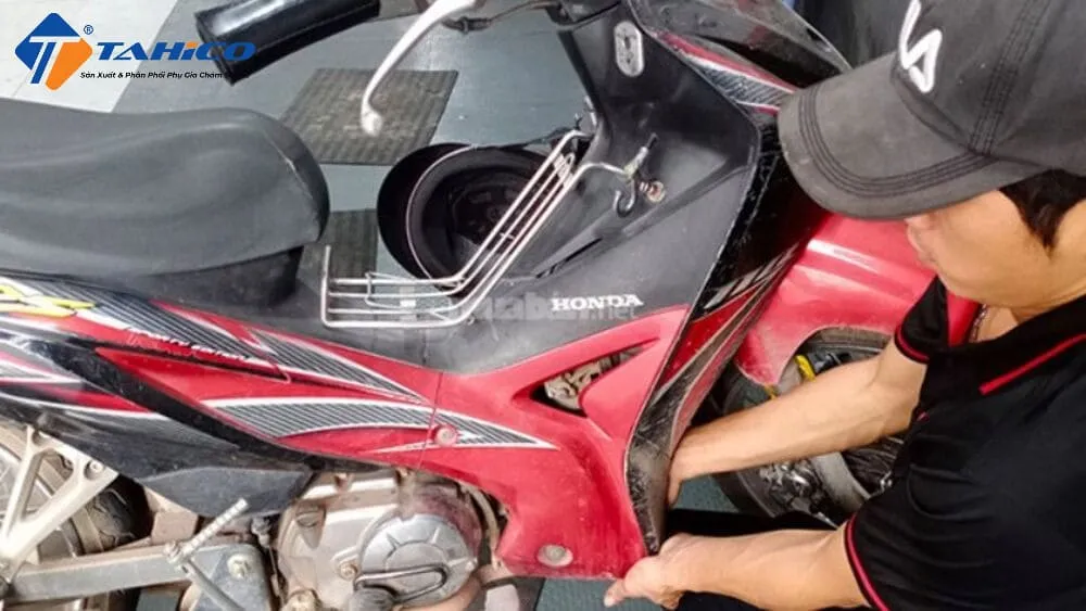 Cấu tạo bugi xe Wave và vị trí lắp đặt trên đầu xi-lanh