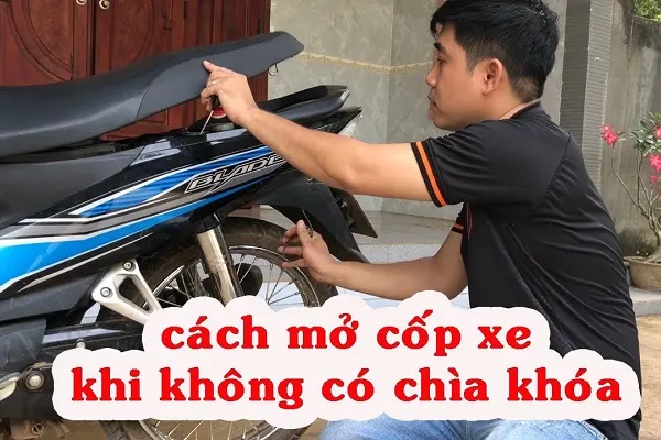 Mô tả quy trình mở cốp xe Wave Alpha bằng chìa khóa chính, chi tiết vị trí ổ khóa cốp