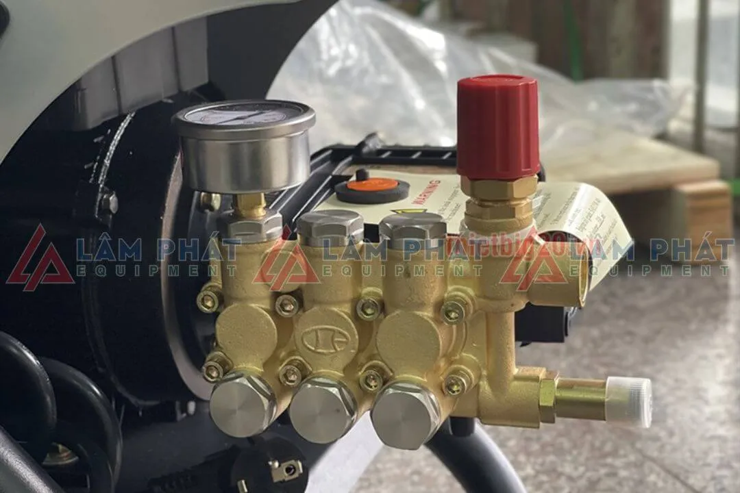 Điều chỉnh áp suất máy rửa xe bằng van hồi lưu (van bypass) trên thân máy