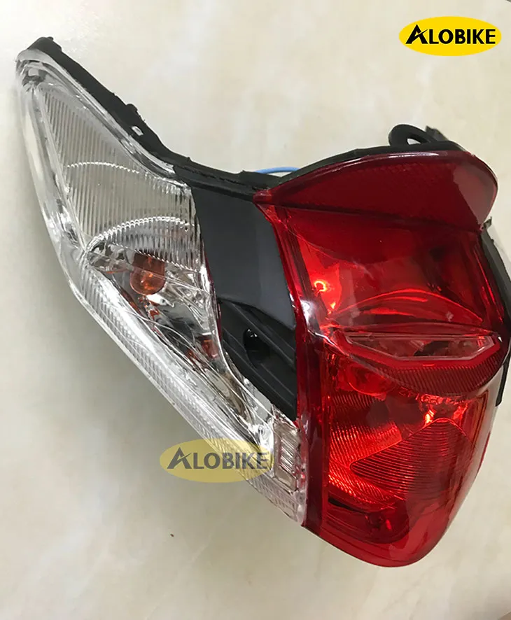 Phân biệt cụm đèn hậu Honda Wave RSX tiêu chuẩn và phụ tùng thay thế