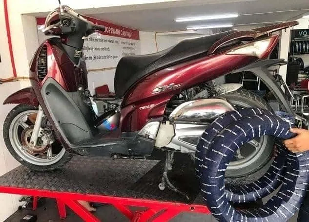 Chi Phí Thay Lốp Xe Honda SH 125/150 Cao Nhất Thị Trường, Khác Biệt Rõ Ràng So Với Giá thay lốp xe wave hết bao nhiêu tiền