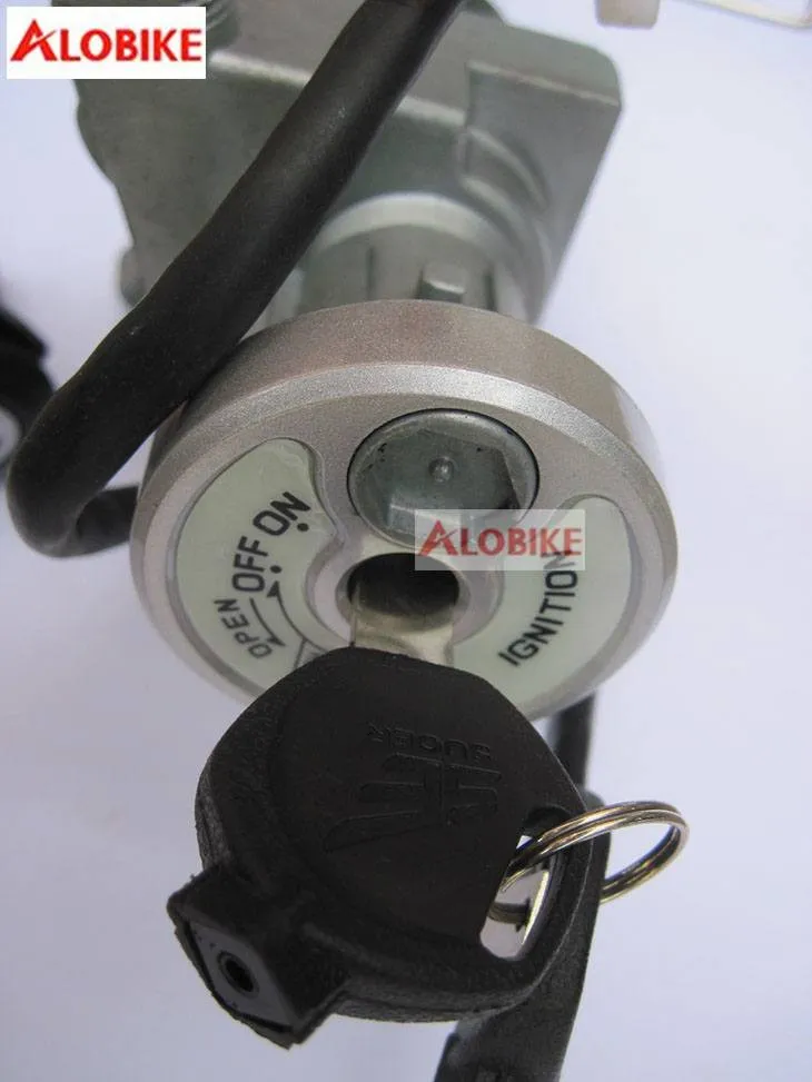 Phân biệt chìa khóa từ và ổ khóa chính xe Wave Alpha Honda bằng độ tinh xảo của vật liệu đồng