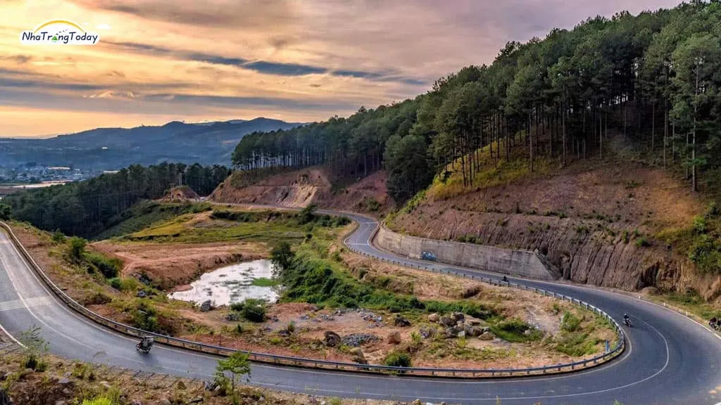 Cảm giác chinh phục cung đường Hòn Bà hiểm trở bằng xe máy