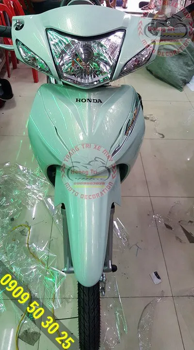 Dán keo xe Wave Alpha màu trắng chi tiết tại tiệm, quy trình chuẩn bị dán PPF bảo vệ lớp sơn.