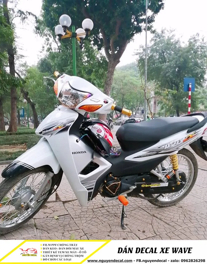 Quy trình dán decal cho xe Wave Alpha tại cửa hàng chuyên nghiệp