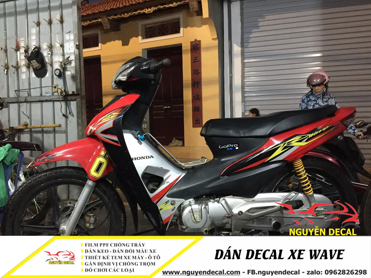 xe Wave R cam đen dán keo bảo vệ sơn chống trầy xước