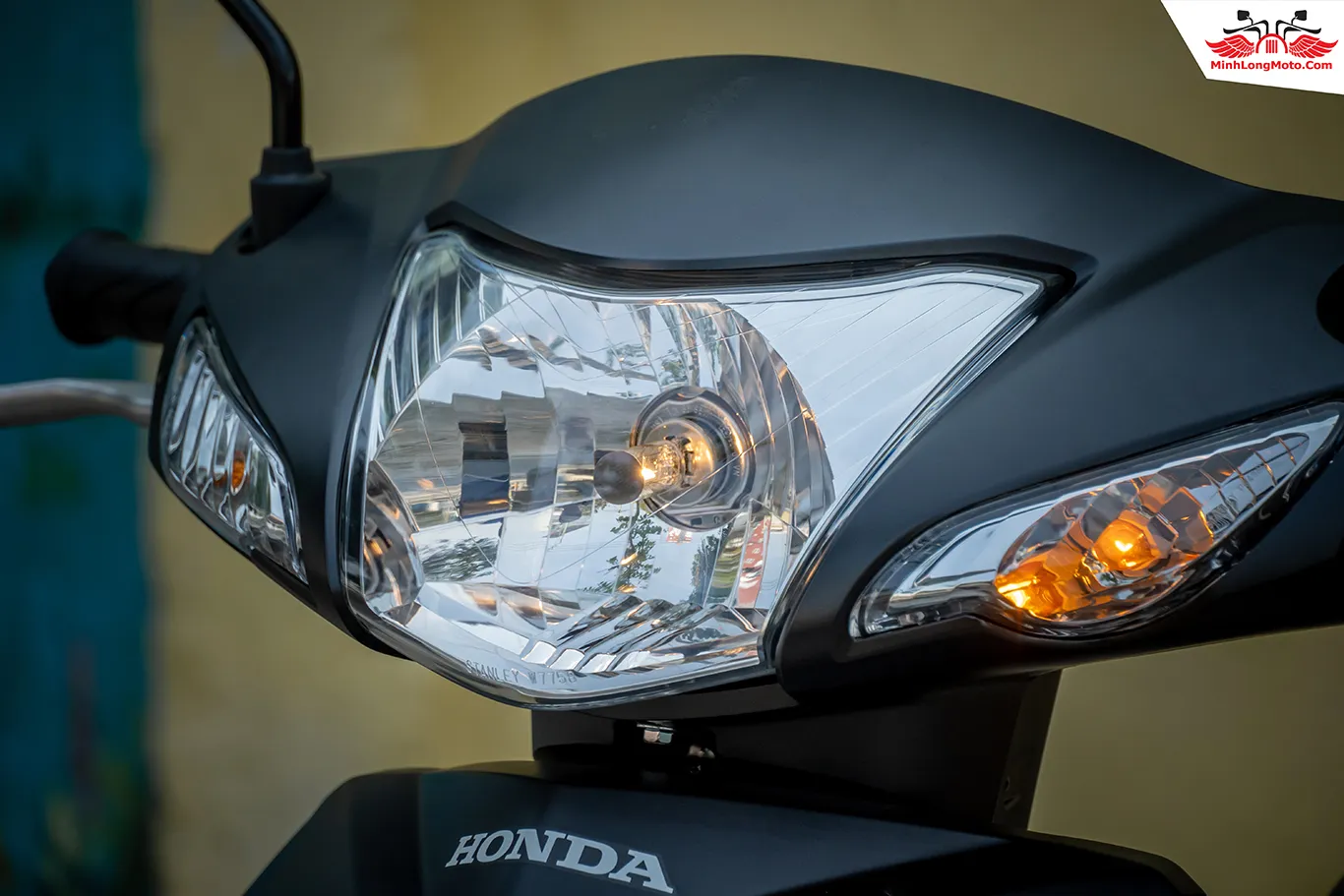 Chi tiết đầu xe Honda Wave Alpha đen nhám mới nhất