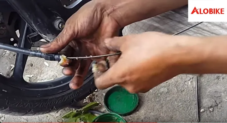 day-cong-to-met-xe-wave-honda-chinh-hang-cau-tao-ben-bi