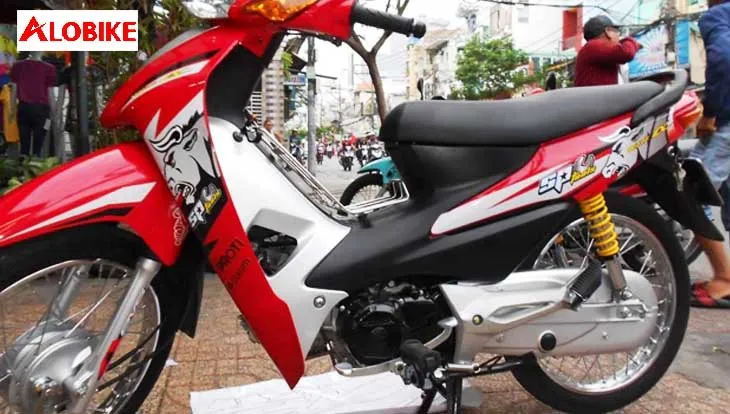 Dán decal xe Wave đỏ phối bạc với sự kết hợp màu sắc đẹp mắt