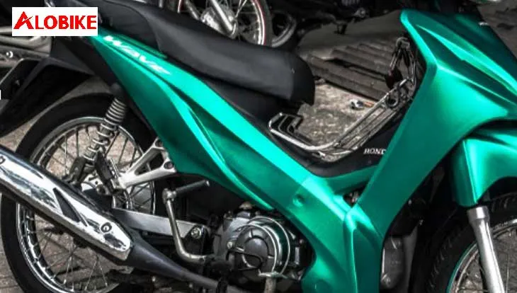 Xe Wave xanh RSX dán decal nhôm xước với hiệu ứng vân kim loại đẹp