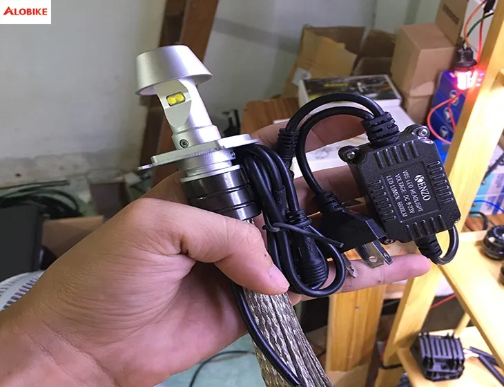 Đèn LED Cree 2020 KENZO với 4 nhân chip hiện đại, chống chói hiệu quả cho xe máy