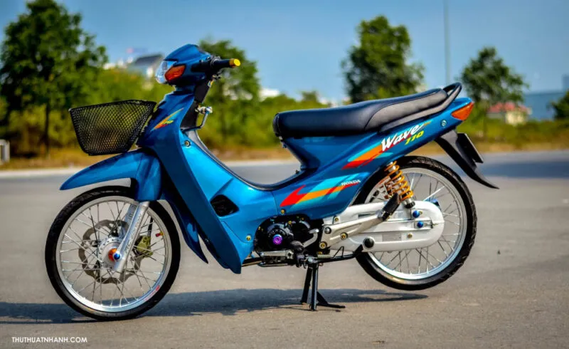 Hãy khám phá hình ảnh độ xe máy 50cc lên 110cc tuyệt đẹp, nơi mà sự mạnh mẽ và độc đáo tạo nên sự khác biệt cho chiếc xe của bạn. Được thiết kế với những chi tiết tinh tế, chiếc xe này sẽ khiến bạn khó lòng rời mắt khỏi nó.